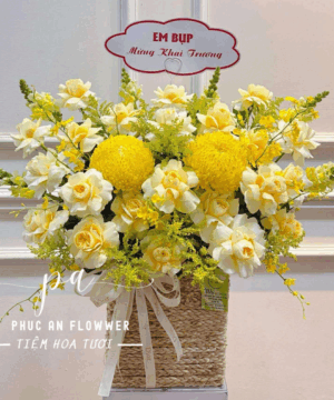 giỏ hoa khai trương tông vàng sang trọng, giỏ hoa chúc mừng khai trương đẹp, giỏ hoa cúc mẫu đơn vàng và hoa hồng kem, giỏ hoa chúc mừng phát tài phát lộc, giỏ hoa tươi khai trương cao cấp, giỏ hoa chúc mừng thành công, giỏ hoa tươi phong cách sang trọng tông vàng