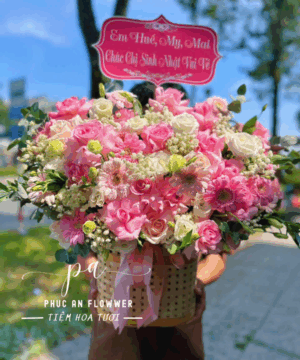 giỏ hoa sinh nhật màu hồng đẹp, giỏ hoa hồng phấn lãng mạn, giỏ hoa tươi pastel sang trọng, giỏ hoa chúc mừng tinh tế, giỏ hoa tặng sinh nhật nữ, giỏ hoa tông hồng nhẹ nhàng, giỏ hoa tươi cao cấp, giỏ hoa đẹp sang trọng