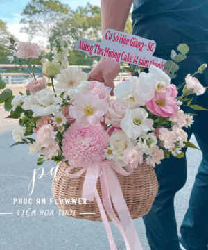 giỏ hoa tông hồng trắng thanh lịch, giỏ hoa chúc mừng khai trương đẹp, giỏ hoa pastel nhẹ nhàng sang trọng, giỏ hoa lan hồ điệp và hoa hồng kem, giỏ hoa tươi phong cách hiện đại, giỏ hoa chúc mừng sang trọng, giỏ hoa khai trương tông hồng cao cấp