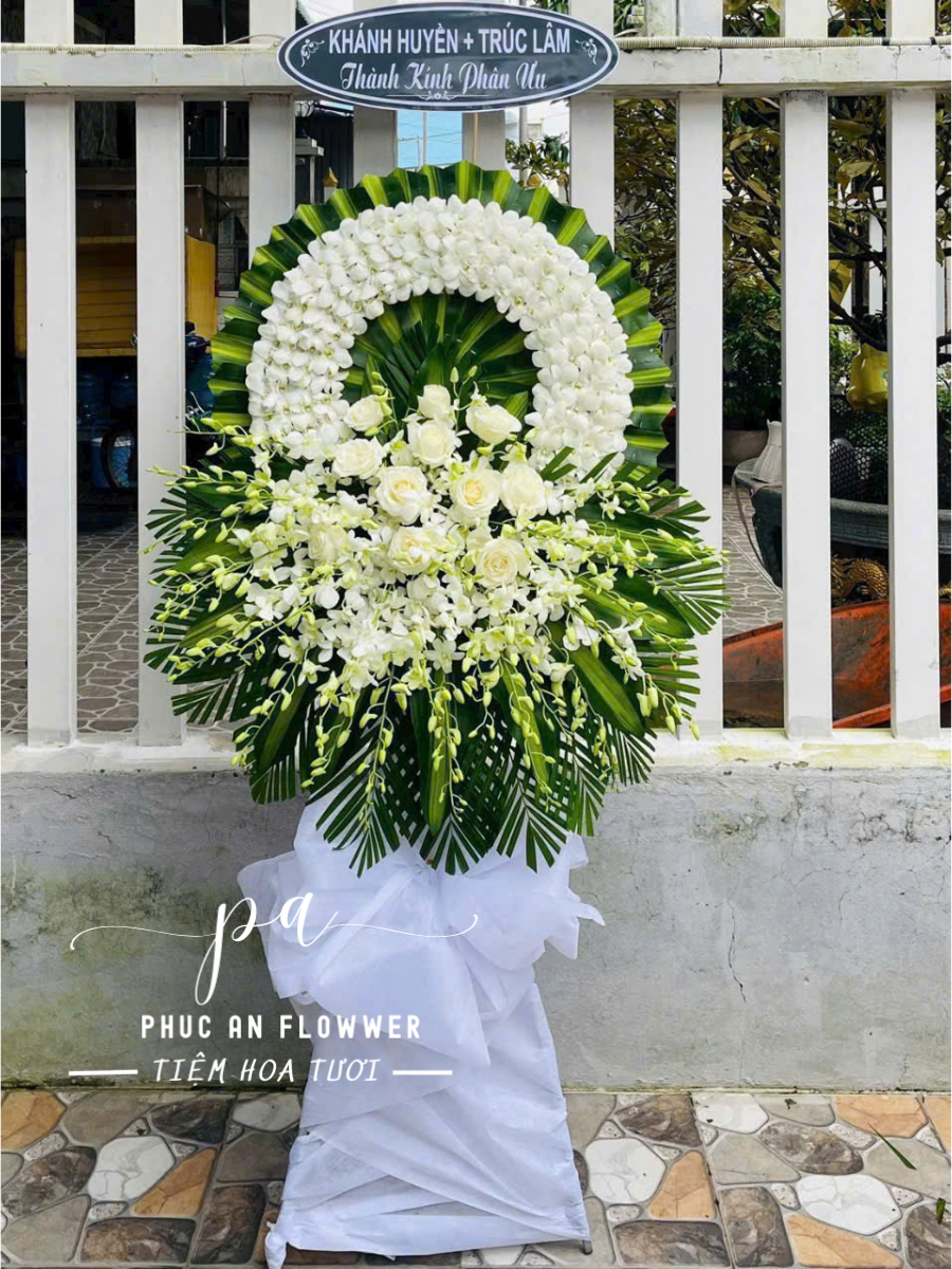 kệ hoa chia buồn lan trắng, kệ hoa viếng tang trang trọng, kệ hoa tang lễ cao cấp, vòng hoa chia buồn màu trắng, kệ hoa chia buồn sang trọng, hoa viếng tang trắng, kệ hoa tang lễ đẹp, kệ hoa chia buồn ý nghĩa