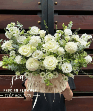 giỏ hoa trắng hồng kem sang trọng nhẹ nhàng tinh tế - Hoa Tươi Phúc An