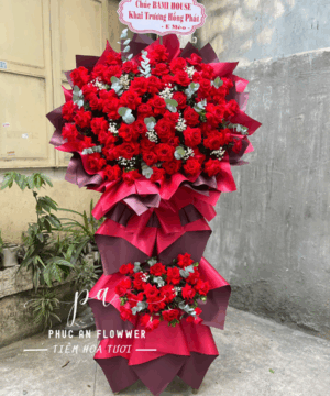 kệ hoa khai trương hoa hồng đỏ sang trọng chúc mừng khai trương phát tài phát lộc thành công rực rỡ – Hoa Tươi Phúc An