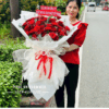 Bó hoa hồng đỏ sang trọng gói trắng cao cấp, thiết kế lớn chúc mừng sinh nhật sếp, lãnh đạo, đối tác với thông điệp thành công và thịnh vượng
