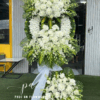 Kệ hoa chia buồn trắng, kệ hoa tang lễ cao cấp, hoa viếng đám tang trang trọng, kệ hoa hồng trắng lan trắng, hoa chia buồn tông trắng hiện đại
