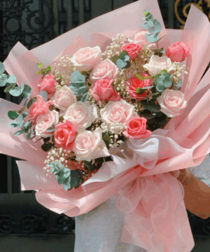 Bó hoa hồng phấn trắng kem phối baby và lá bạc, hoa sinh nhật tone hồng pastel ngọt ngào, bouquet hoa hồng lãng mạn tặng người yêu, hoa tặng kỷ niệm sang trọng tinh tế