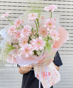 bó hoa đồng tiền hồng pastel, bó hoa đồng tiền hồng sinh nhật, bó hoa tươi tông hồng nhẹ nhàng, bó hoa đồng tiền đẹp trẻ trung, hoa tặng bạn gái dễ thương, bó hoa đồng tiền hồng lãng mạn, bó hoa tươi phong cách nhẹ nhàng