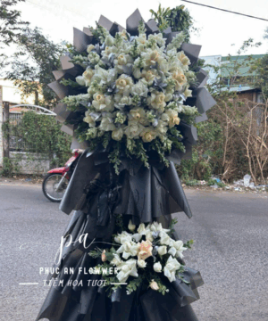 kệ hoa tang lễ trang nghiêm, kệ hoa chia buồn màu trắng, kệ hoa viếng đám tang sang trọng, kệ hoa tang lễ cao cấp, kệ hoa chia buồn tinh tế, hoa viếng tang trang trọng, kệ hoa tang lễ ý nghĩa, kệ hoa chia buồn đẹp