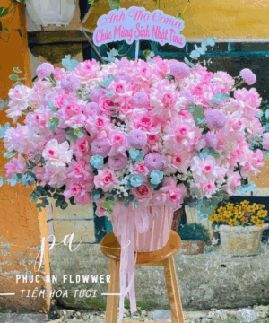 giỏ hoa tone sáng phù hợp cho nhiều dịp tặng, sinh nhật, 8/3, 20/10, 20/11, hoa chúc mừng...vv - Hoa Tươi Phúc An