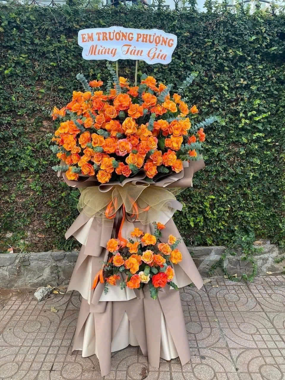 mẫu kệ hoa khai trương hiện đại tại shop hoa tươi Hai Bà Trưng