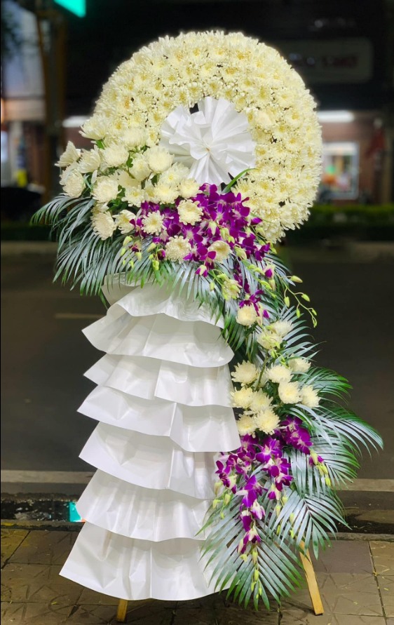 kệ hoa chia buồn đẹp tại quận phú nhuận