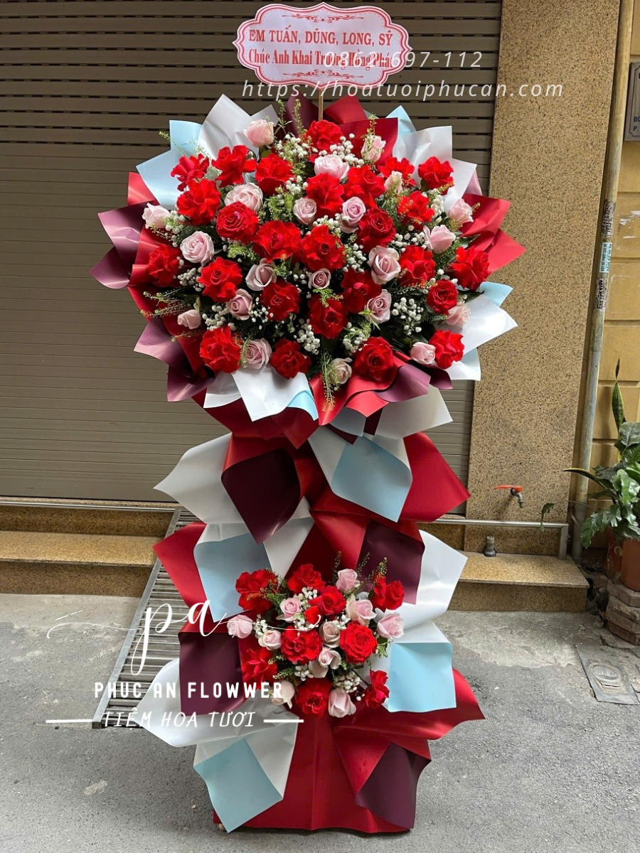 Kệ hoa khai trương sang trọng do Shop Hoa Tươi Cao Lãnh Phúc An thiết kế, sử dụng hoa tươi cao cấp, phù hợp chúc mừng khai trương công ty, cửa hàng và doanh nghiệp tại Cao Lãnh.
