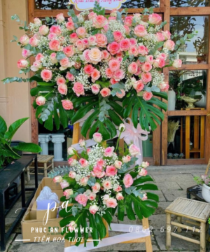 kệ hoa khai trương hoa hồng