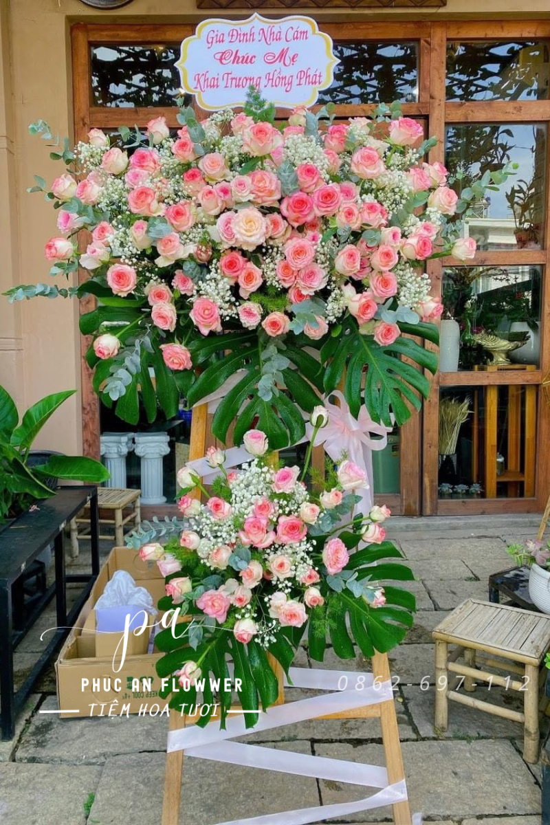 kệ hoa khai trương hoa hồng